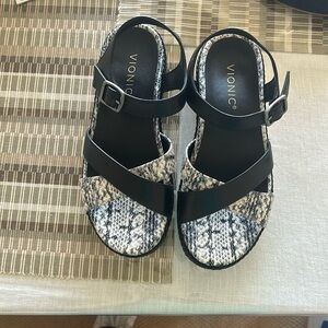 Vionic Black and Patterned Strappy Sandals